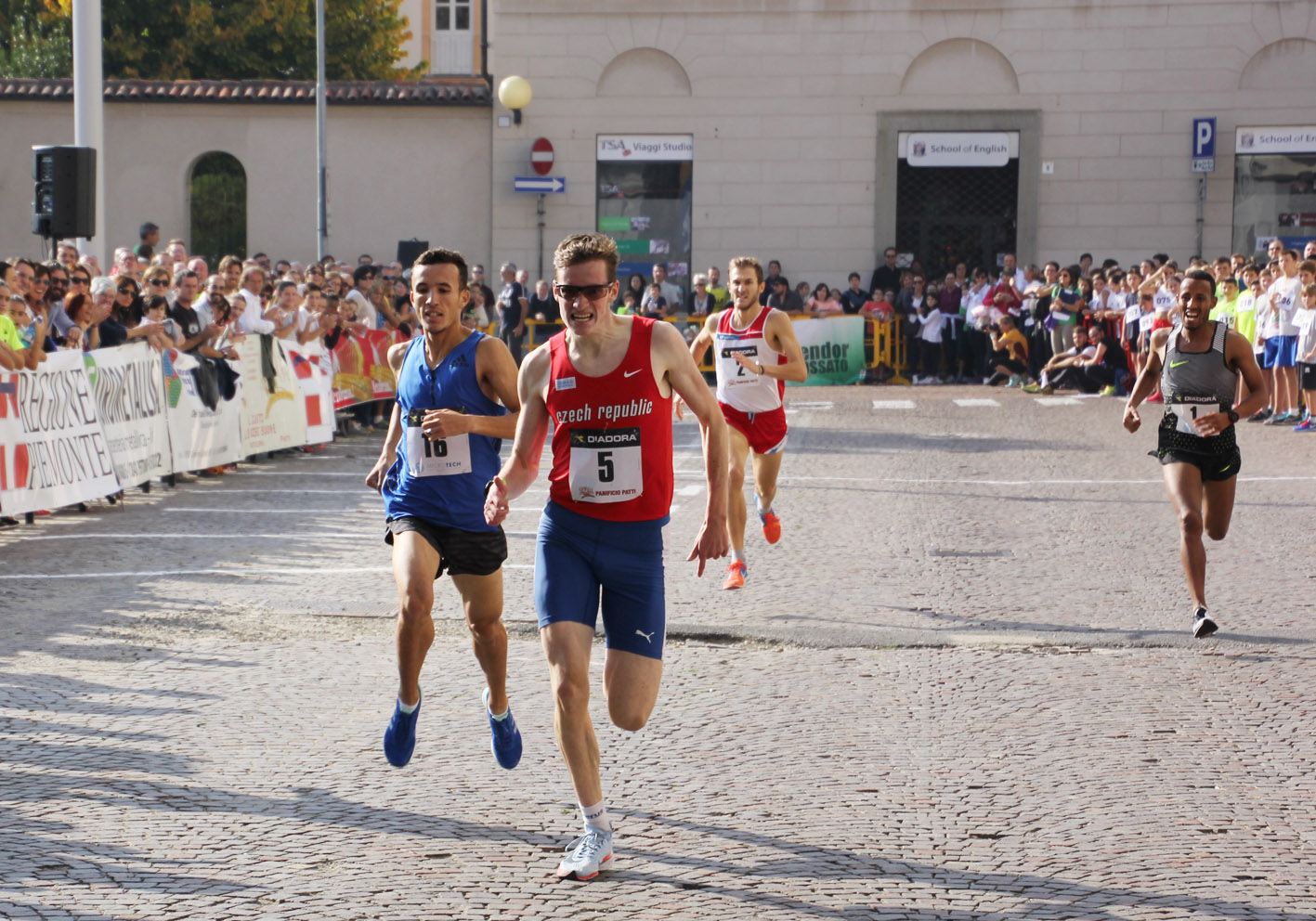 Viktor Sinagl vincitore del miglio maschile