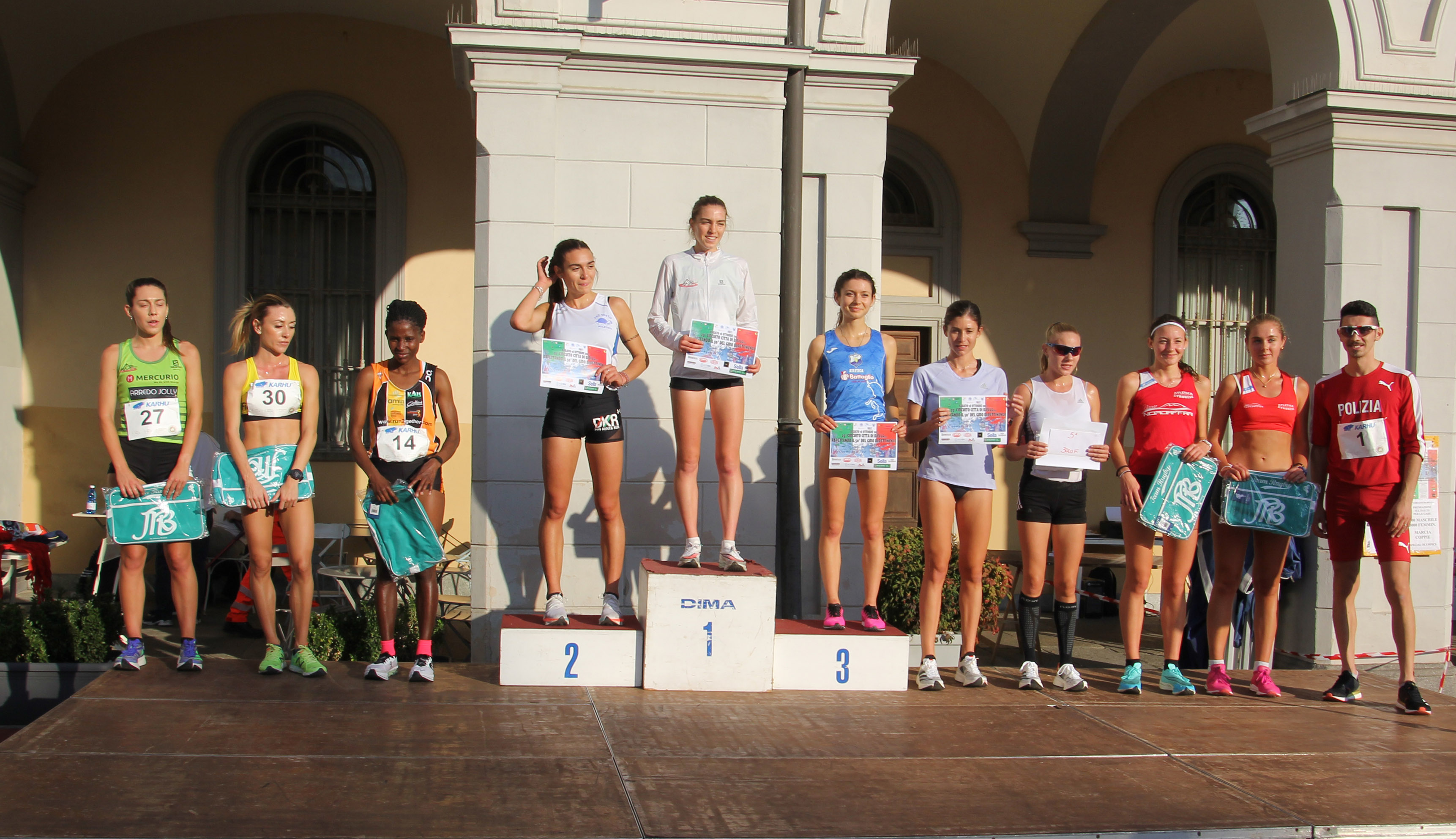 La premiazione della gara dei 3000 metri femminili del circuito città di Biella