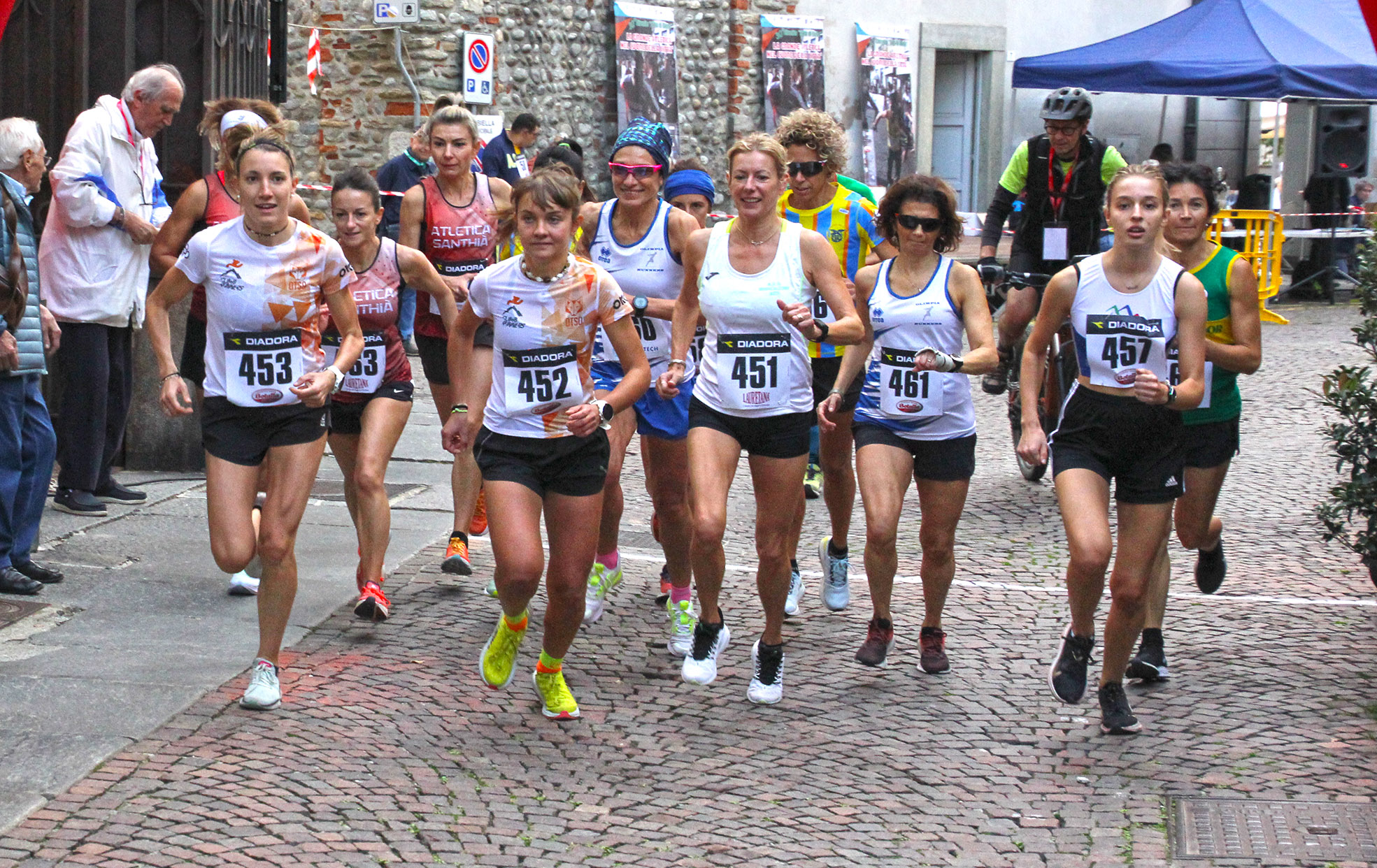 30° Circuito Città di Biella - Partenza del miglio femminile amatori La partenza del miglio femminile