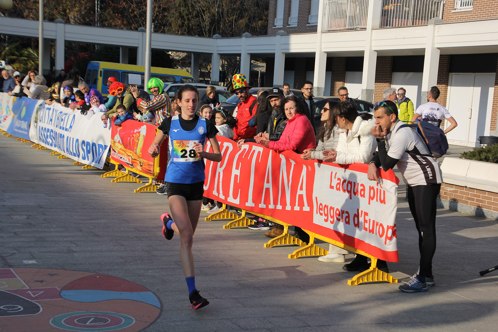 Valeria Roffino prima al traguardo della Karneval Run 2023